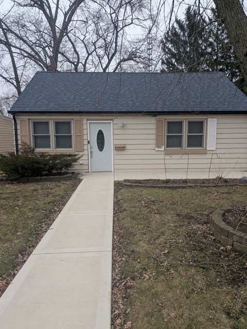 Photo of 570 FARNUM Avenue, Aurora, IL 60505 (MLS # 12552438)