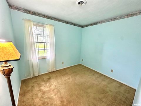 Tiny photo for 1 ESTATE Drive, Centralia, IL 62801 (MLS # EB458026)