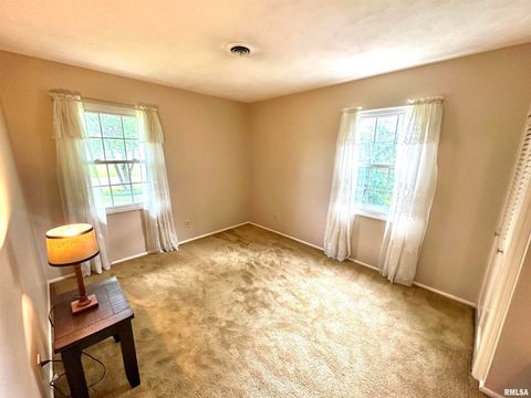 Tiny photo for 1 ESTATE Drive, Centralia, IL 62801 (MLS # EB458026)