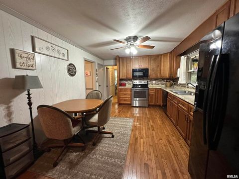 Tiny photo for 1 ESTATE Drive, Centralia, IL 62801 (MLS # EB458026)