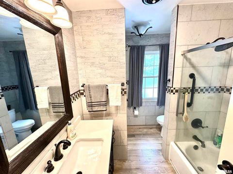 Tiny photo for 1 ESTATE Drive, Centralia, IL 62801 (MLS # EB458026)