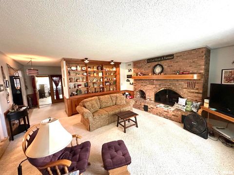 Tiny photo for 1 ESTATE Drive, Centralia, IL 62801 (MLS # EB458026)