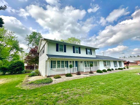 Tiny photo for 1 ESTATE Drive, Centralia, IL 62801 (MLS # EB458026)