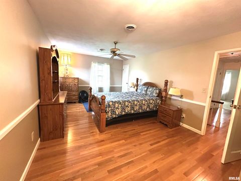 Tiny photo for 1 ESTATE Drive, Centralia, IL 62801 (MLS # EB458026)