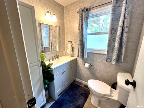 Tiny photo for 1 ESTATE Drive, Centralia, IL 62801 (MLS # EB458026)