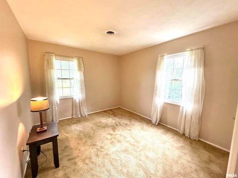 Tiny photo for 1 ESTATE Drive, Centralia, IL 62801 (MLS # EB458026)