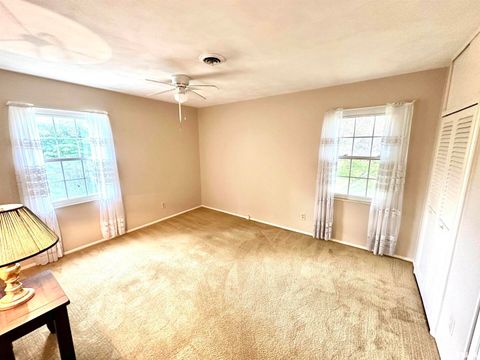 Tiny photo for 1 ESTATE Drive, Centralia, IL 62801 (MLS # EB458026)