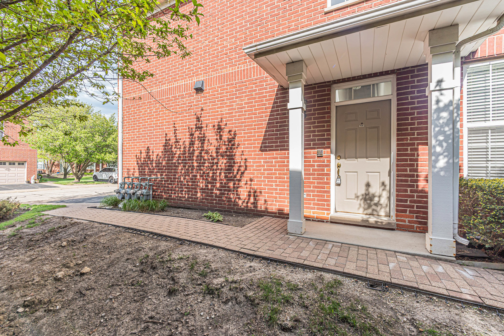 947 Kensington Drive 7-E3