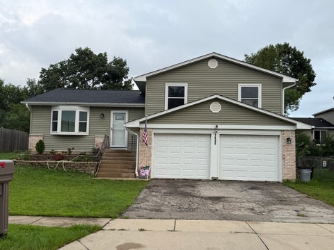 Photo of 1695 Berkshire Street, Glendale Heights, IL 60139 (MLS # 12734614)