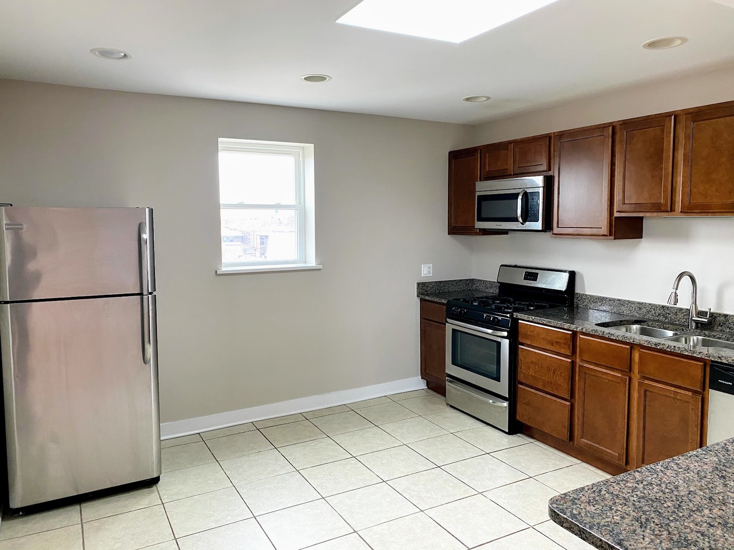 2245 W 21st Street 4