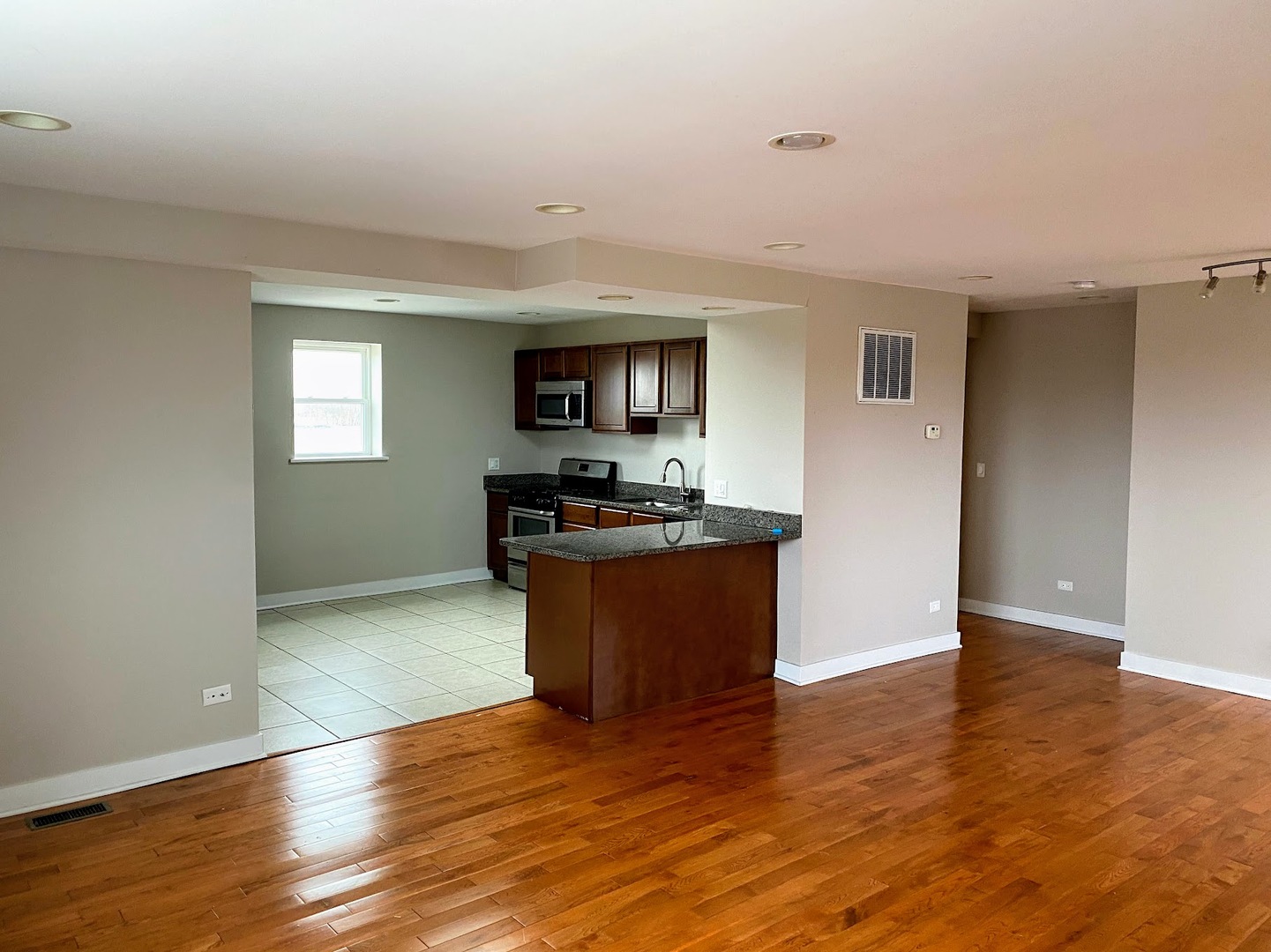2245 W 21st Street 4
