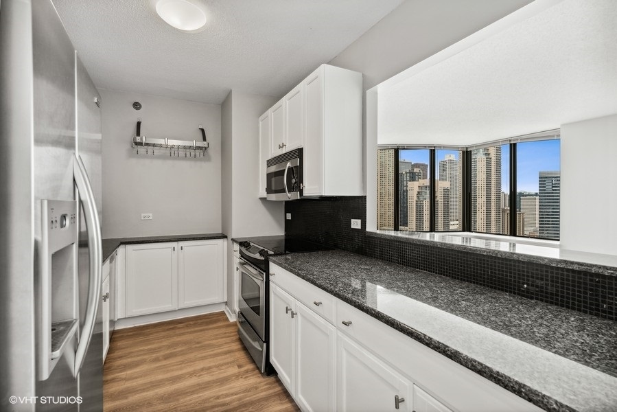 400 N La Salle Drive 3002