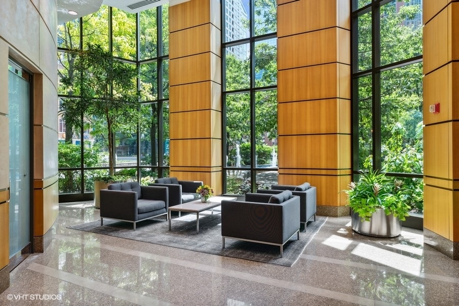 400 N La Salle Drive 3002