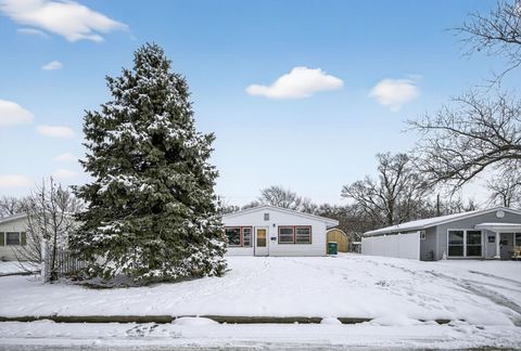 Photo of 8 Kater Drive, Decatur, IL 62521 (MLS # 12535439)