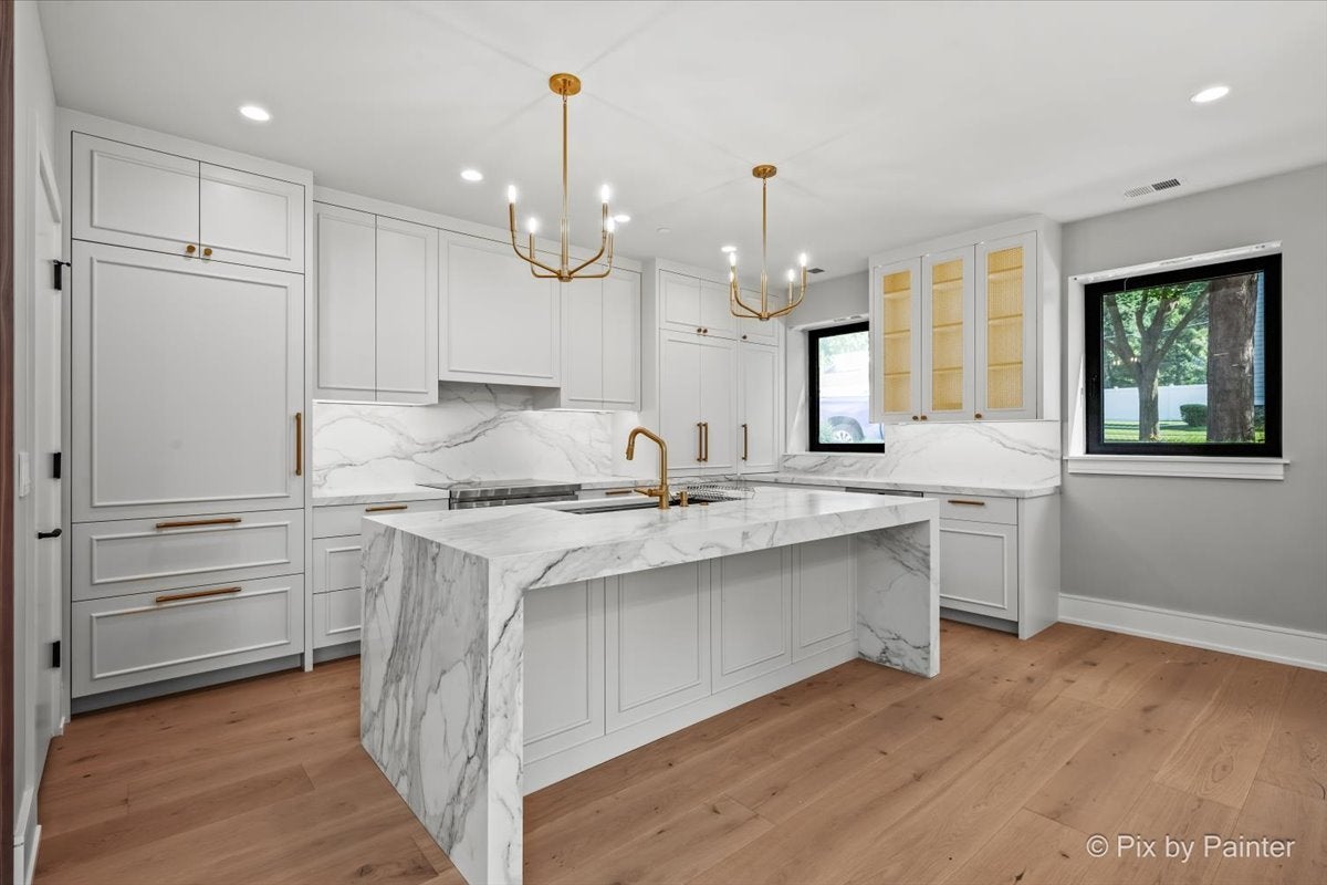 125 S Vine Street 1