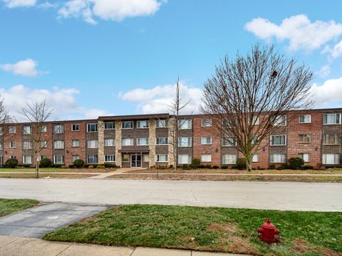 Tiny photo for 10210 Washington Avenue #103, Oak Lawn, IL 60453 (MLS # 12539529)