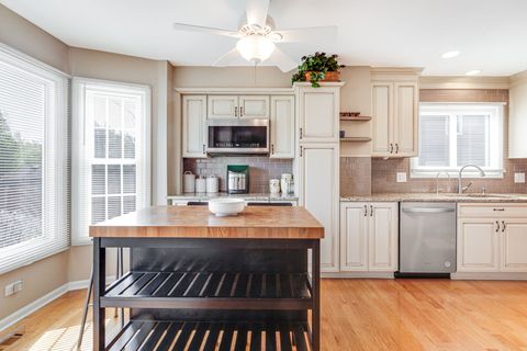 Tiny photo for 2212 Magnolia Court W, Buffalo Grove, IL 60089 (MLS # 12612474)