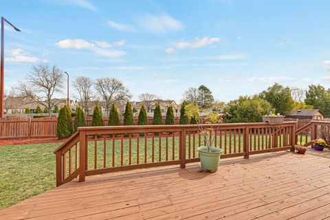 Tiny photo for 2212 Magnolia Court W, Buffalo Grove, IL 60089 (MLS # 12612474)