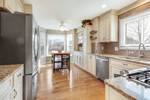 Tiny photo for 2212 Magnolia Court W, Buffalo Grove, IL 60089 (MLS # 12612474)