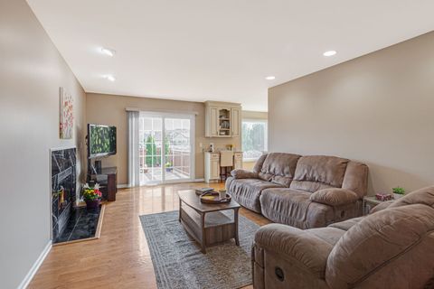 Tiny photo for 2212 Magnolia Court W, Buffalo Grove, IL 60089 (MLS # 12612474)