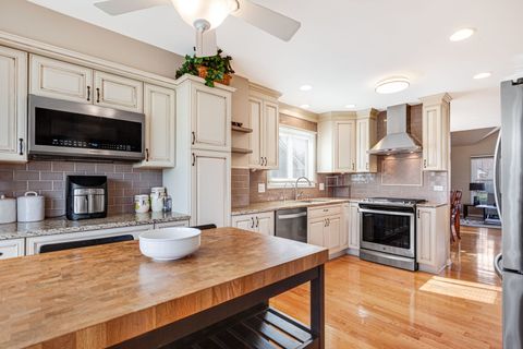 Tiny photo for 2212 Magnolia Court W, Buffalo Grove, IL 60089 (MLS # 12612474)