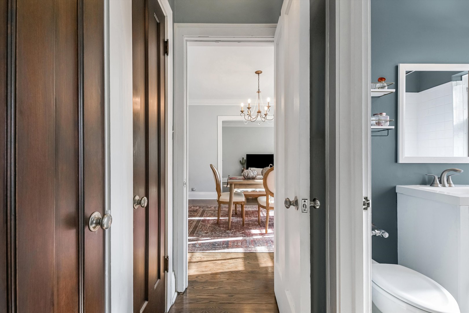 Evanston, Illinois 60202, United States, 2 Bedrooms Bedrooms, ,2 BathroomsBathrooms,Residential,Active,246433