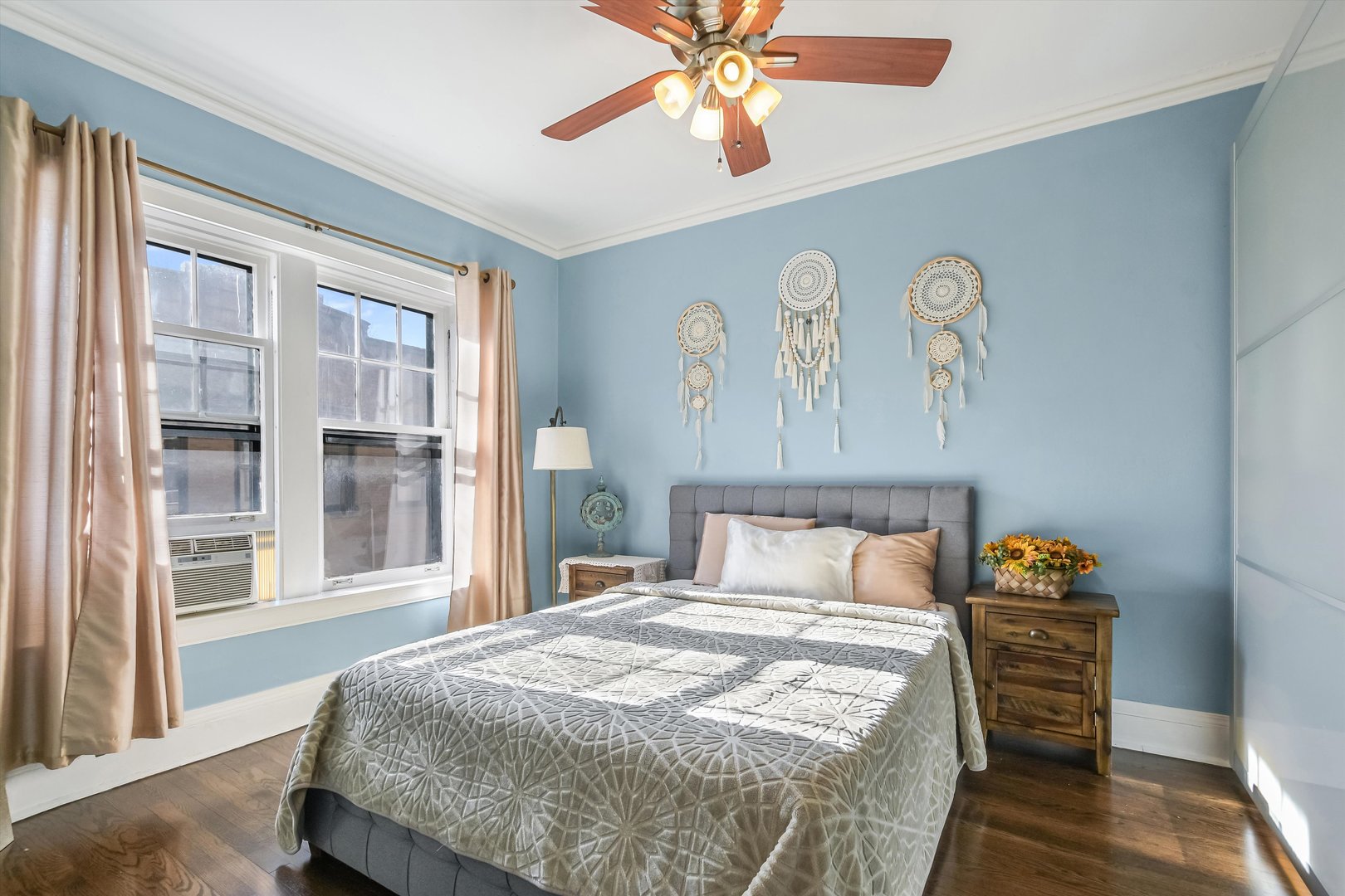 Evanston, Illinois 60202, United States, 2 Bedrooms Bedrooms, ,2 BathroomsBathrooms,Residential,Active,246433