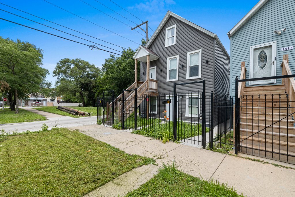 1615 S Komensky Avenue