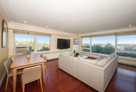 Tiny photo for 3180 N Lake Shore Drive #4H, Chicago, IL 60657 (MLS # 12793548)