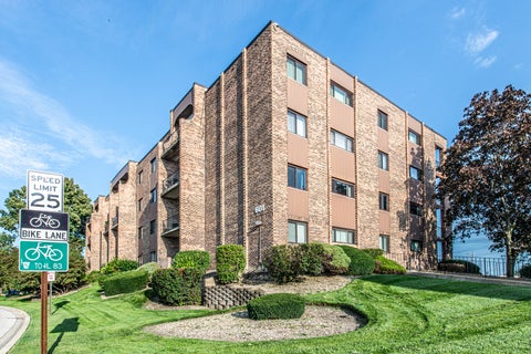 Tiny photo for 601 W Huntington Common Road #201, Mount Prospect, IL 60056 (MLS # 12742783)