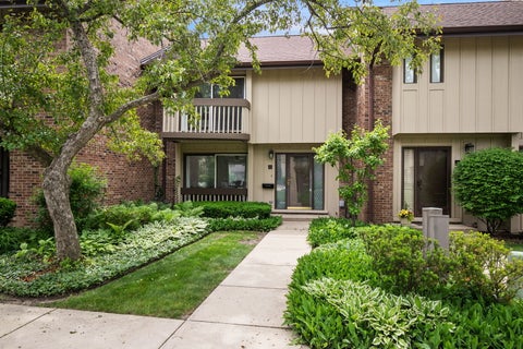 Tiny photo for 21 Kyle Court, Willowbrook, IL 60527 (MLS # 12718921)