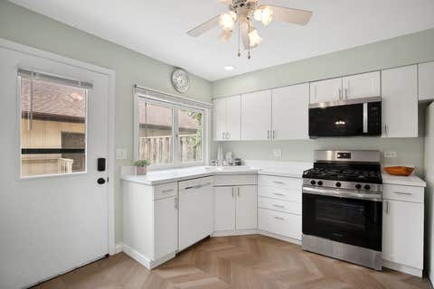 Tiny photo for 21 Kyle Court, Willowbrook, IL 60527 (MLS # 12718921)