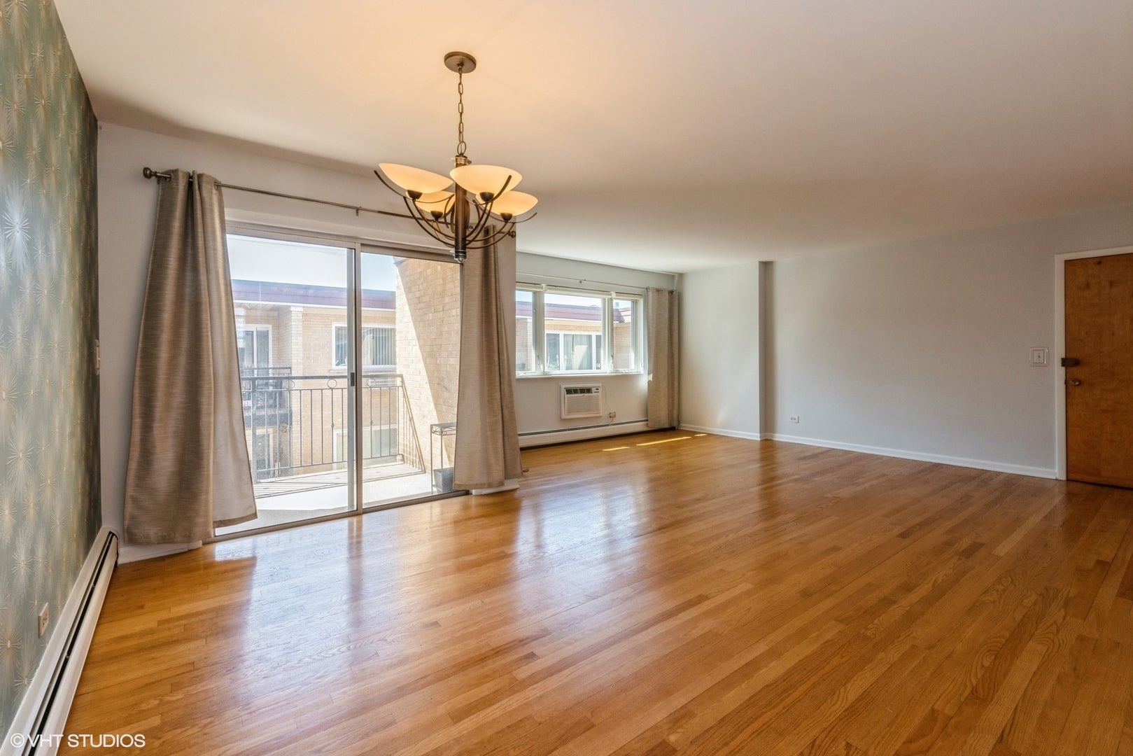 3552 N Oleander Avenue 205