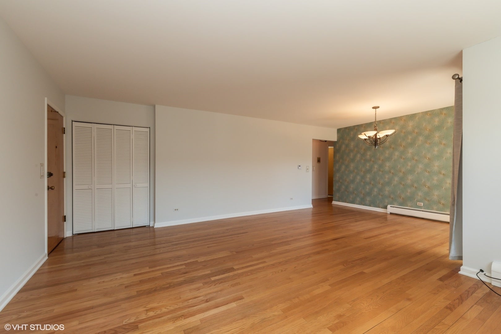 3552 N Oleander Avenue 205