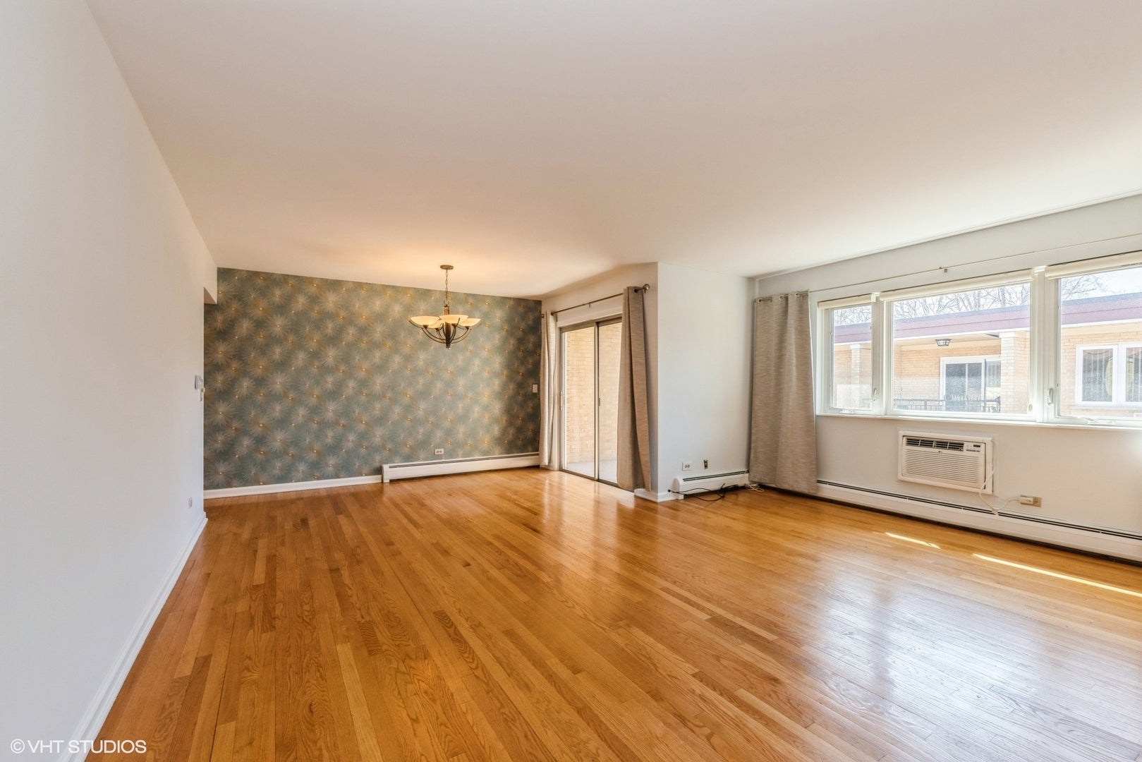 3552 N Oleander Avenue 205