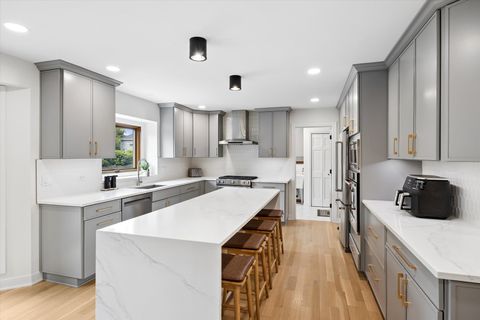 Tiny photo for 510 De Lasalle Avenue, Naperville, IL 60565 (MLS # 12687663)