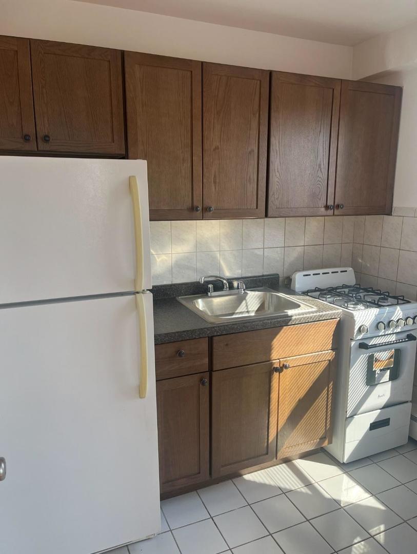 2600 W Berwyn Avenue 403