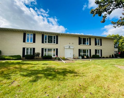 Tiny photo for 1306 S New Wilke Road #2B, Arlington Heights, IL 60005 (MLS # 12529115)