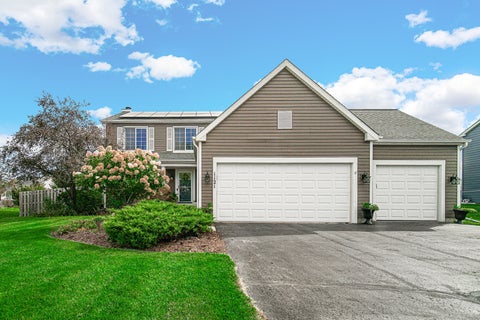 Photo of 1121 Millcreek Lane, Algonquin, IL 60102 (MLS # 12764291)