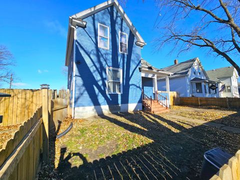 Photo of 2614 McKinley Avenue, Davenport, IA 52802 (MLS # 12549316)