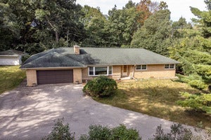 Photo of 141 county line Road, Barrington, IL 60010 (MLS # 12790073)