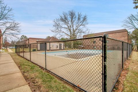 Tiny photo for 1002 Castilian Court #302, Glenview, IL 60025 (MLS # 12540131)