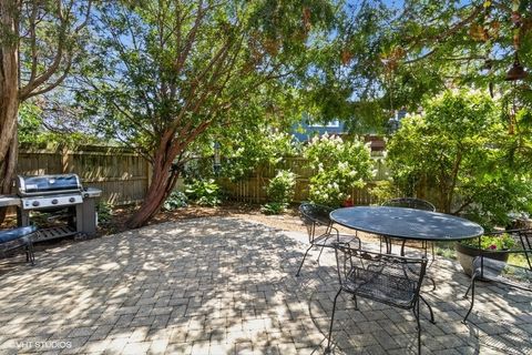 Tiny photo for 241 Diamond Head Drive, Des Plaines, IL 60018 (MLS # 12477053)