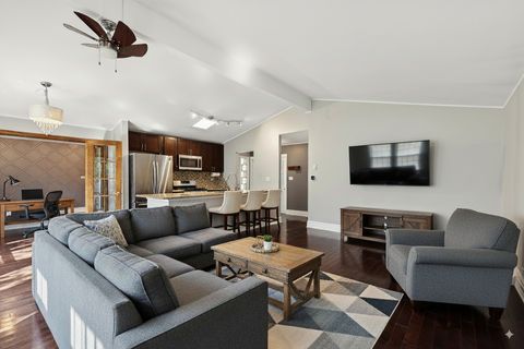 Tiny photo for 241 Diamond Head Drive, Des Plaines, IL 60018 (MLS # 12477053)