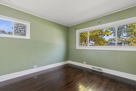 Tiny photo for 241 Diamond Head Drive, Des Plaines, IL 60018 (MLS # 12477053)