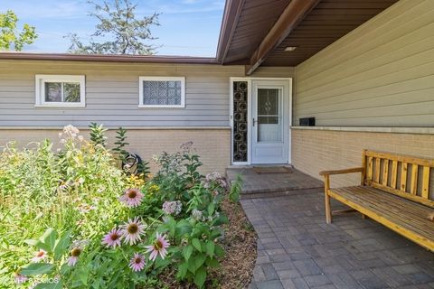 Tiny photo for 241 Diamond Head Drive, Des Plaines, IL 60018 (MLS # 12477053)