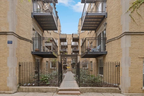 Tiny photo for 7050 N Damen Avenue #3S, Chicago, IL 60645 (MLS # 12648850)
