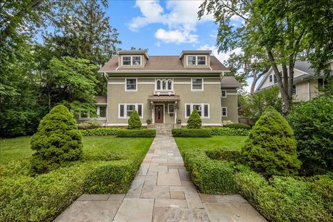 Photo of 412 Central Avenue, Wilmette, IL 60091 (MLS # 12568859)