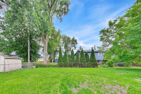 Tiny photo for 2401 E Thornwood Drive, Lindenhurst, IL 60046 (MLS # 12684703)