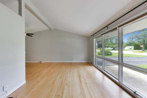 Tiny photo for 2401 E Thornwood Drive, Lindenhurst, IL 60046 (MLS # 12684703)